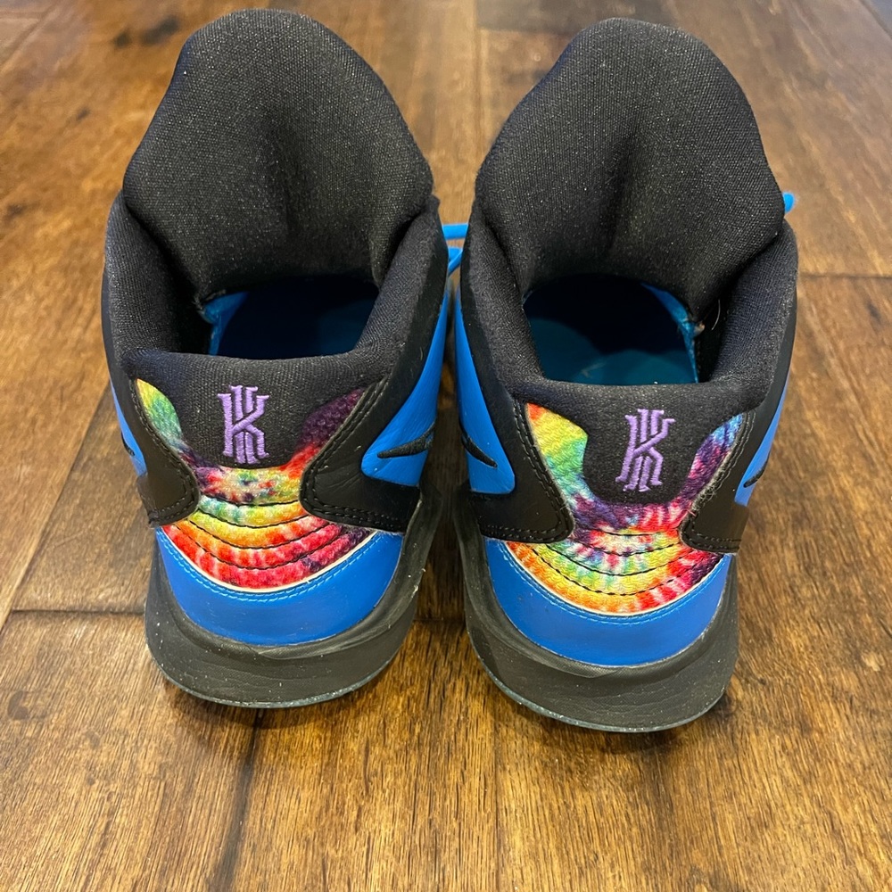 Nike Kyrie sneakers on blue tie dye - Picture 3 of 5